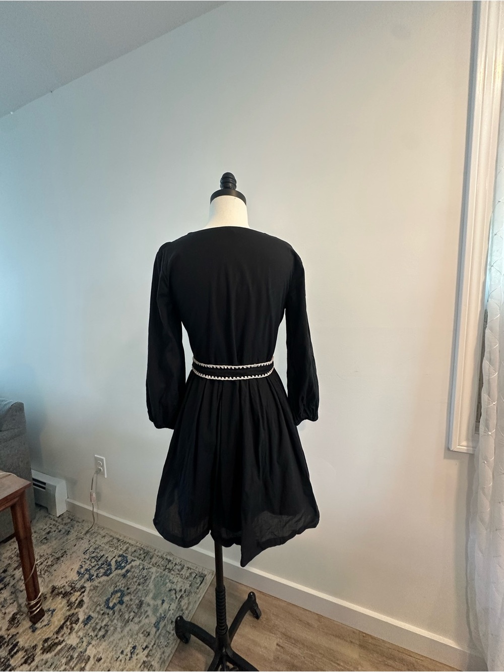 Marea by Liz Joy Black V-Neck Dress with Shell Trim - Picture 4 of 6